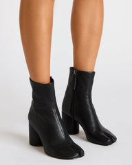 CARO BLACK LEATHER