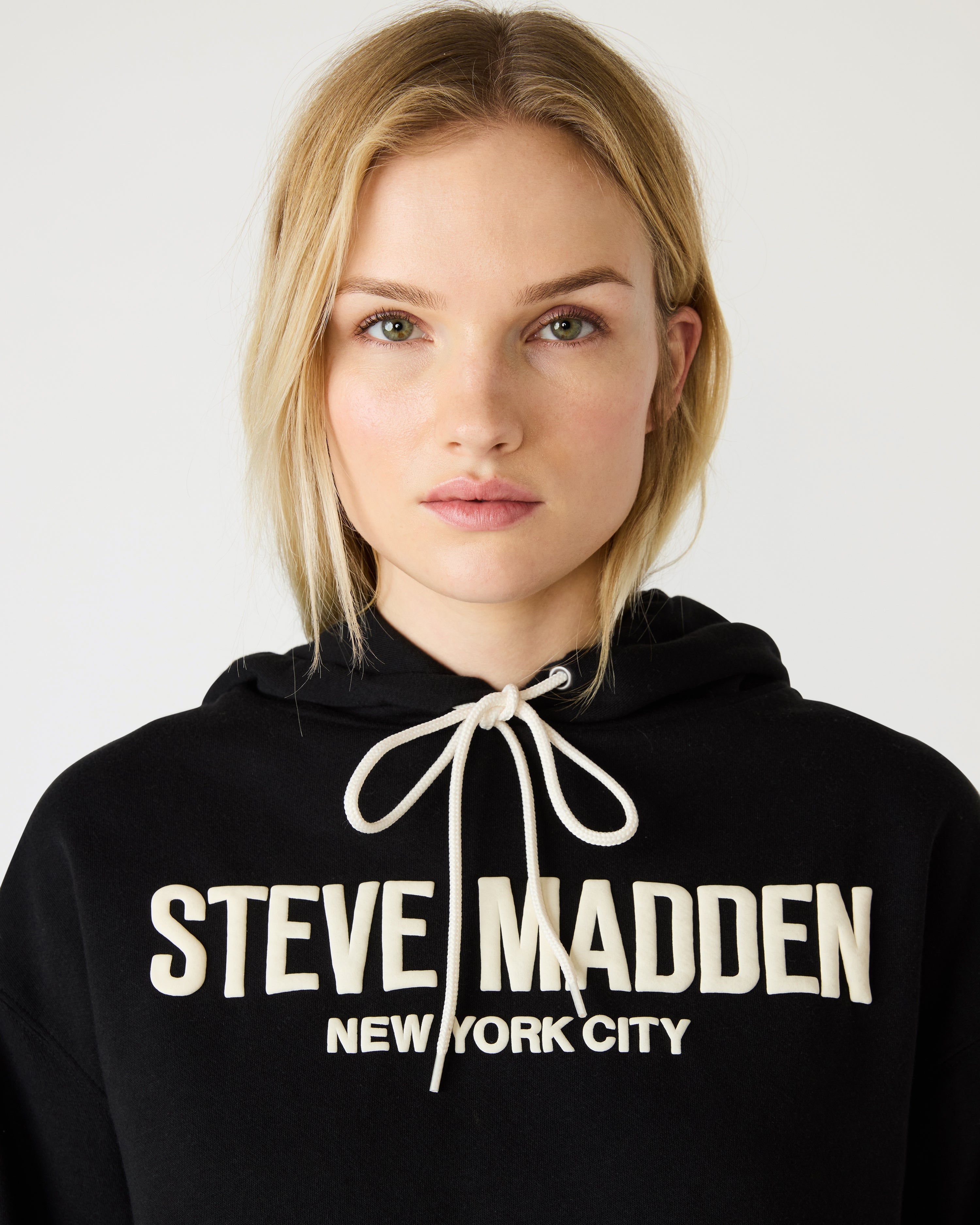 SM LOGO HOODIE BLACK