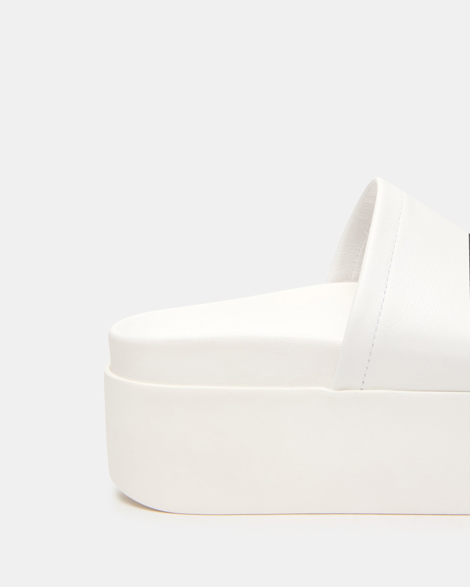 ARWEN WHITE LEATHER