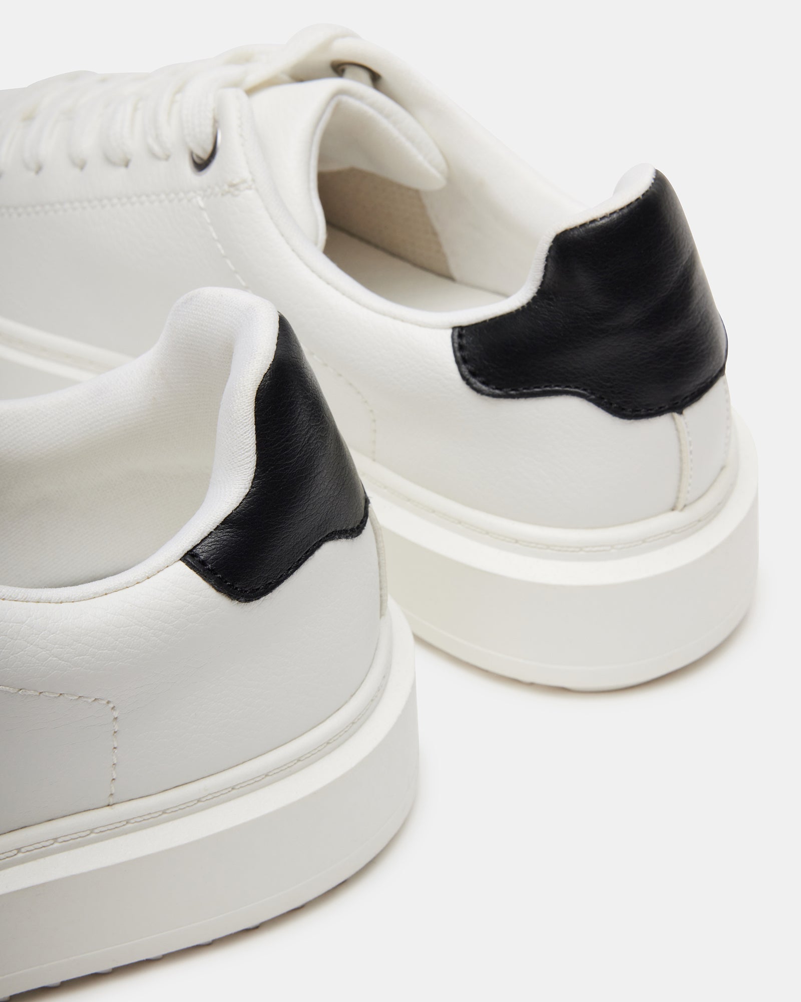 CATCHER WHITE BLACK - SM REBOOTED