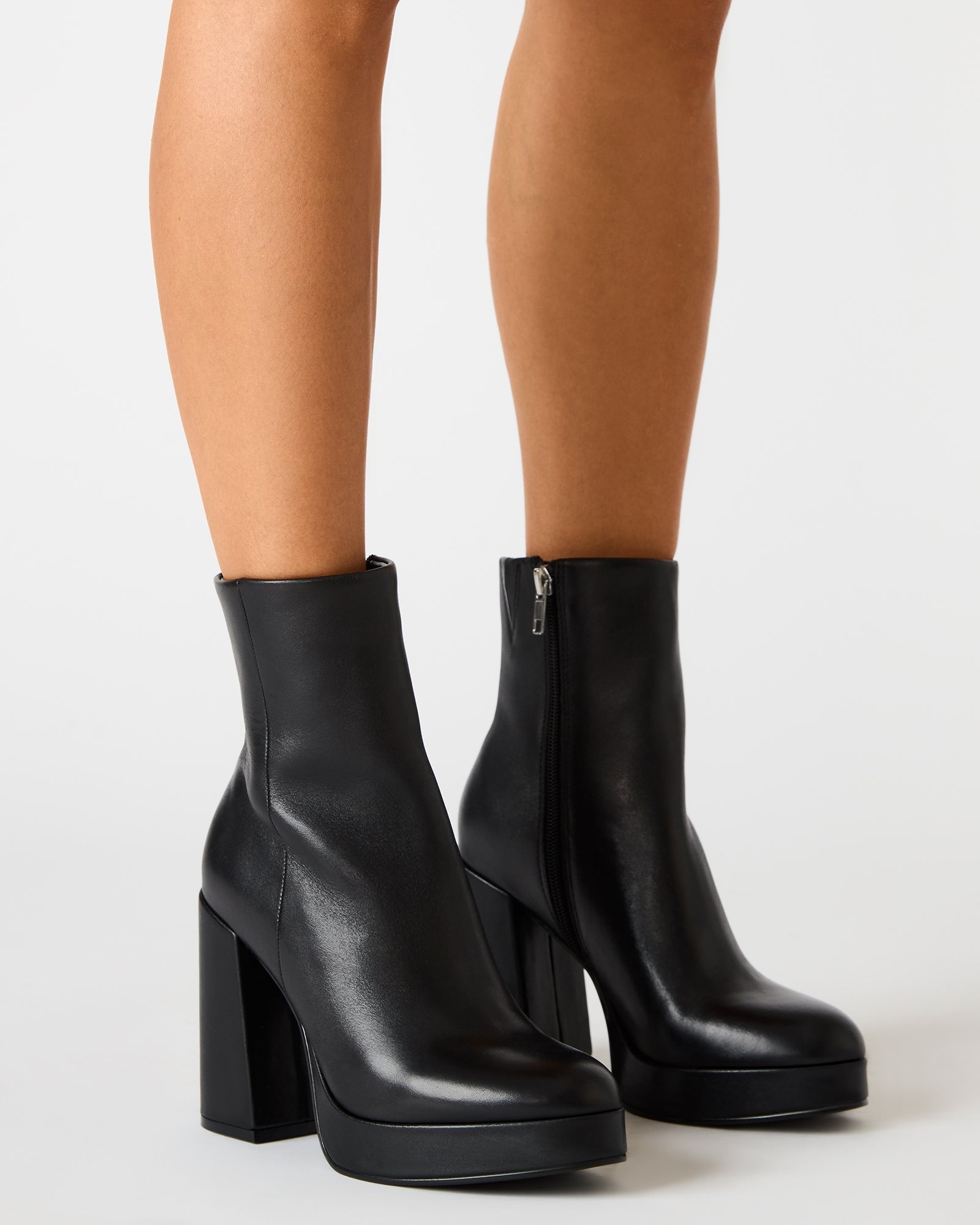 TYRA BLACK LEATHER